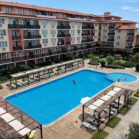 Apartcomplex Chateau דירה